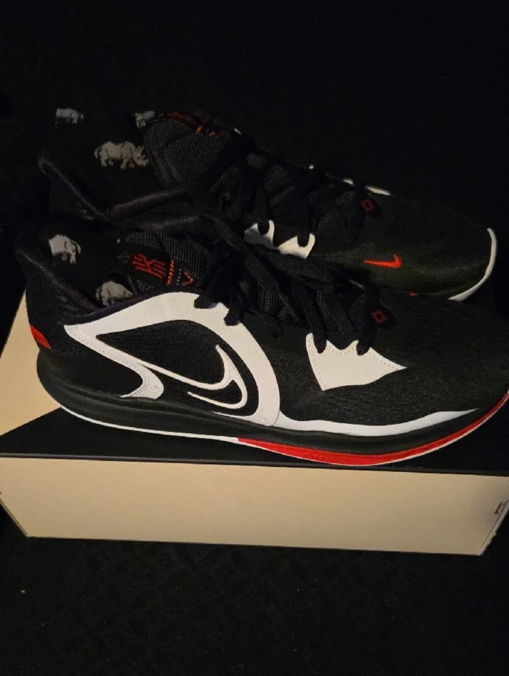 Nike Men's Black White and Red Basketball Sneakers